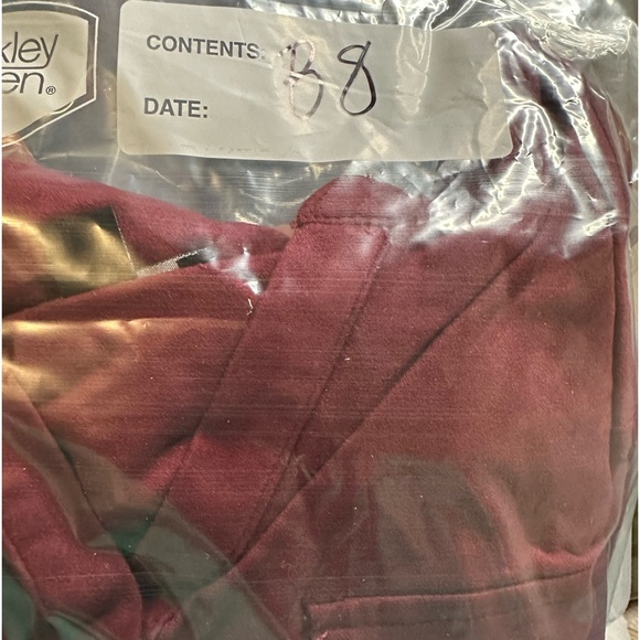 Roz & ali V-neck pull over top w/2 front pockets and 3/4 sleeves Large petite - Picture 10 of 10